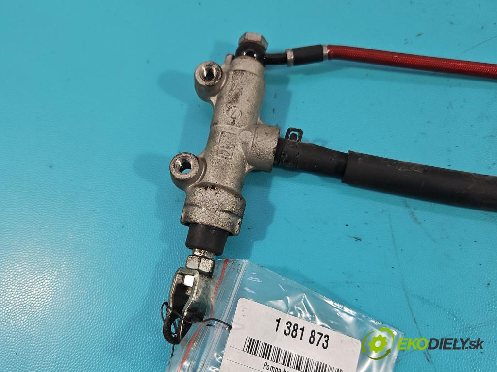 Kawasaki Z750 0.7 manual 25 kW 748 cm3 2- čerpadlo Brzda:  (Posilovače brzd)