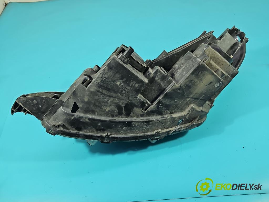 Peugeot 2008 I 2013-2019 1.2 VTi: 110 HP manual 81 kW 1199 cm3 5- Reflektor: pravý 9677810280 (Pravé)