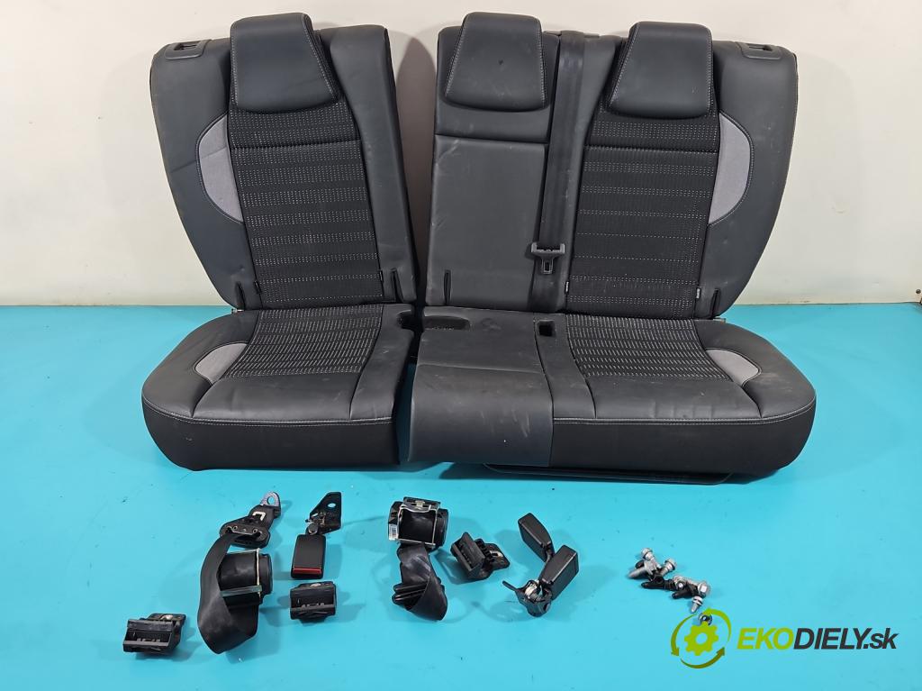 Peugeot 2008 I 2013-2019 1.2 THP 110 HP manual 81 kW 1199 cm3 5- Pohovka: zadné  (Sedačky, sedadlá)