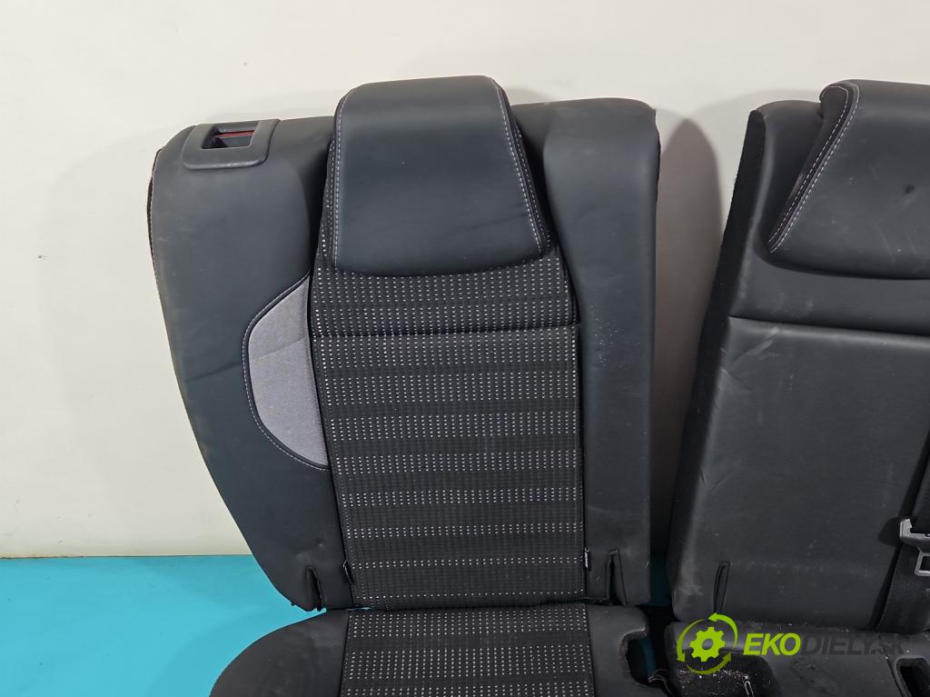 Peugeot 2008 I 2013-2019 1.2 THP 110 HP manual 81 kW 1199 cm3 5- Pohovka: zadné  (Sedačky, sedadlá)