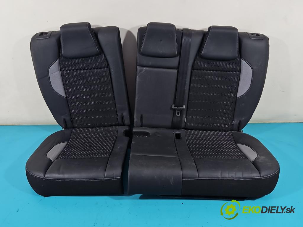 Peugeot 2008 I 2013-2019 1.2 THP 110 HP manual 81 kW 1199 cm3 5- Pohovka: zadné  (Sedačky, sedadlá)