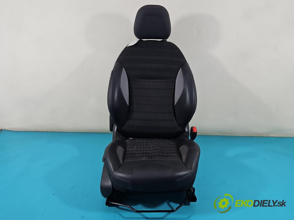 Peugeot 2008 I 2013-2019 1.2 THP 110 HP manual 81 kW 1199 cm3 5- Sedačka pravý  (Sedačky, sedadlá)