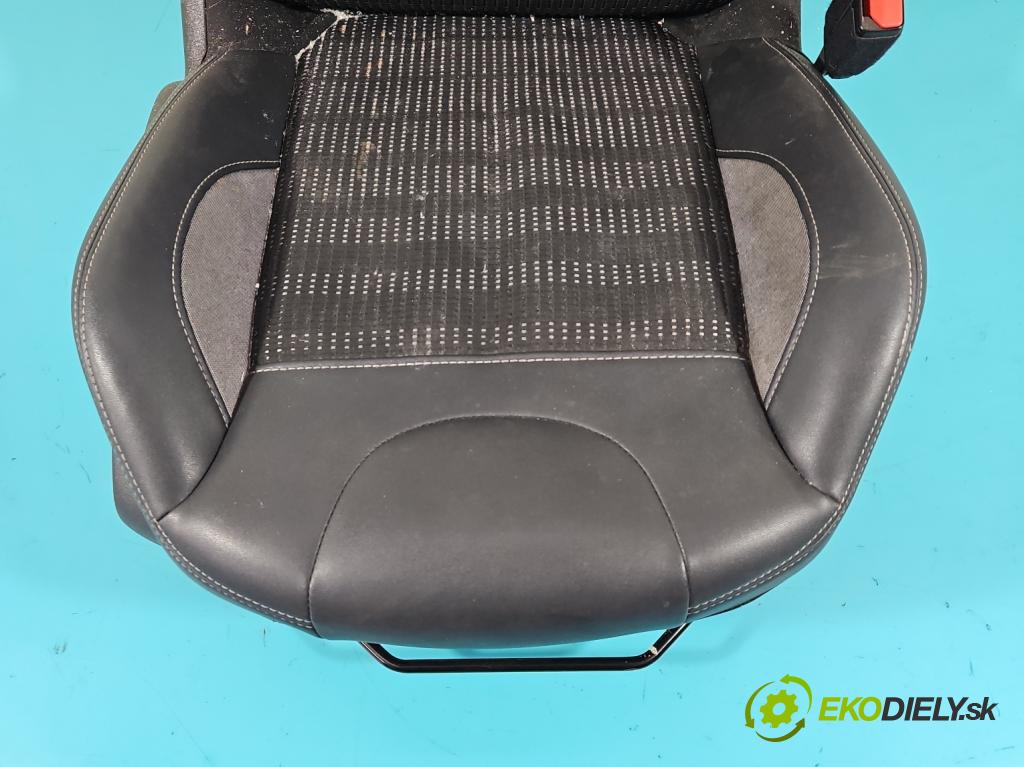 Peugeot 2008 I 2013-2019 1.2 THP 110 HP manual 81 kW 1199 cm3 5- Sedačka pravý  (Sedačky, sedadlá)