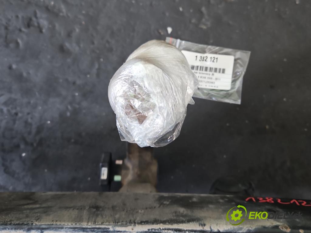 Mercedes B W245 2005-2011 2.0 cdi 109 hp manual 80 kW 1992 cm3 5- oko tažné A1696100925 (Tažná zařízení)