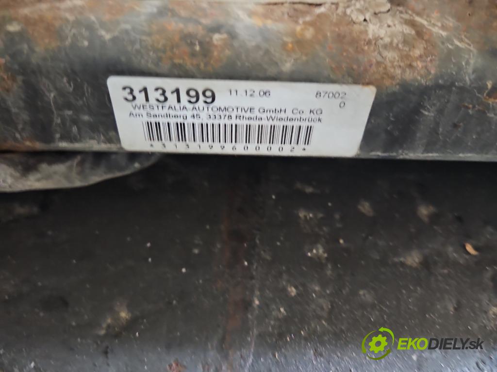 Mercedes B W245 2005-2011 2.0 cdi 109 hp manual 80 kW 1992 cm3 5- oko tažné A1696100925 (Tažná zařízení)