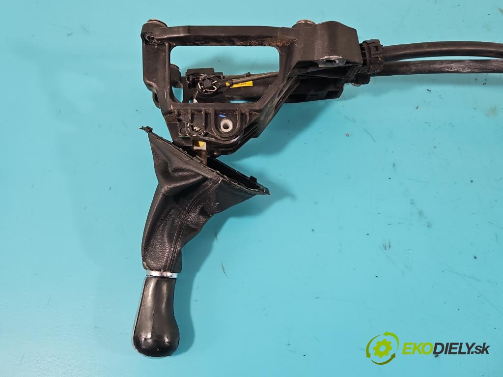 Toyota Avensis II T25 2003-2008 2.0 D4D 116 HP manual 85 kW 1995 cm3 5- Páka: Změny: stupeň,rýchlosť  (Rýchlostné páky / kulisy)