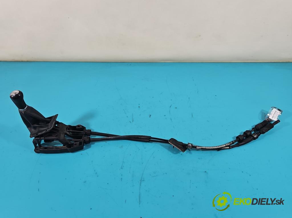 Toyota Avensis II T25 2003-2008 2.0 D4D 116 HP manual 85 kW 1995 cm3 5- Páka: Změny: stupeň,rýchlosť  (Rýchlostné páky / kulisy)