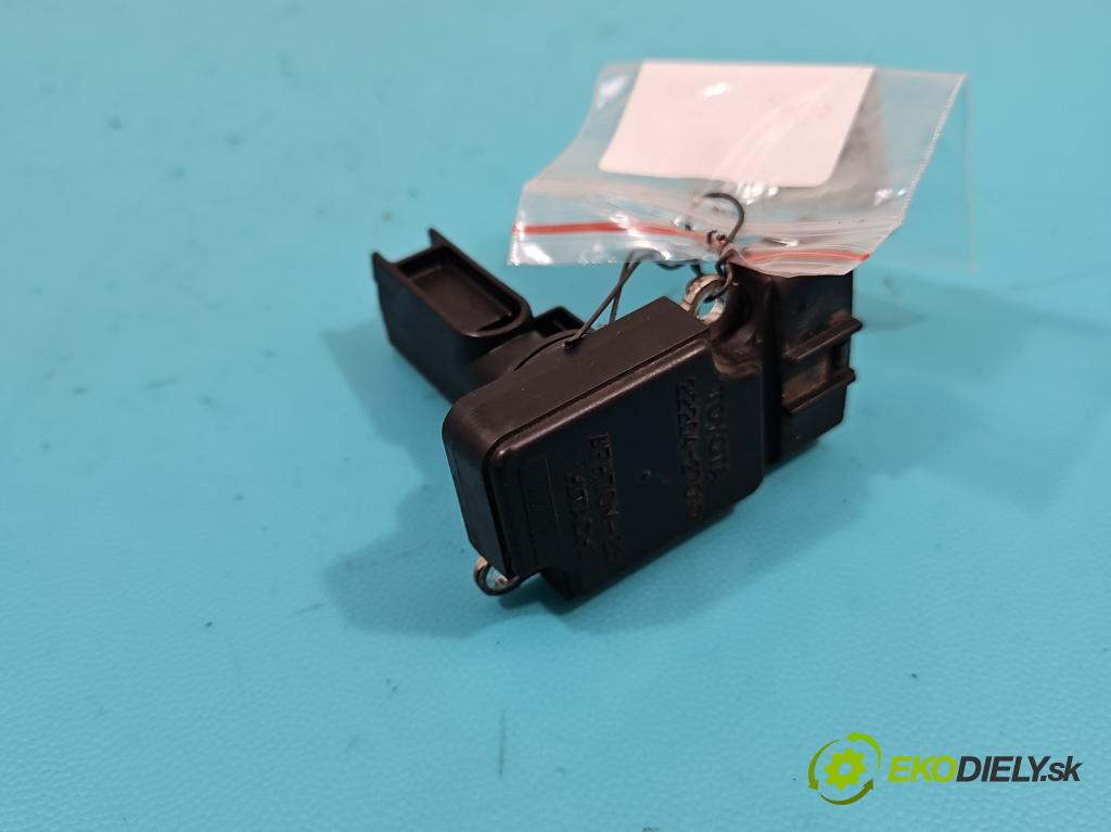 Toyota Avensis II T25 2003-2008 2.0 D4D 116 HP manual 85 kW 1995 cm3 5- průtokoměr: AFH70M-23 (Váhy vzduchu)