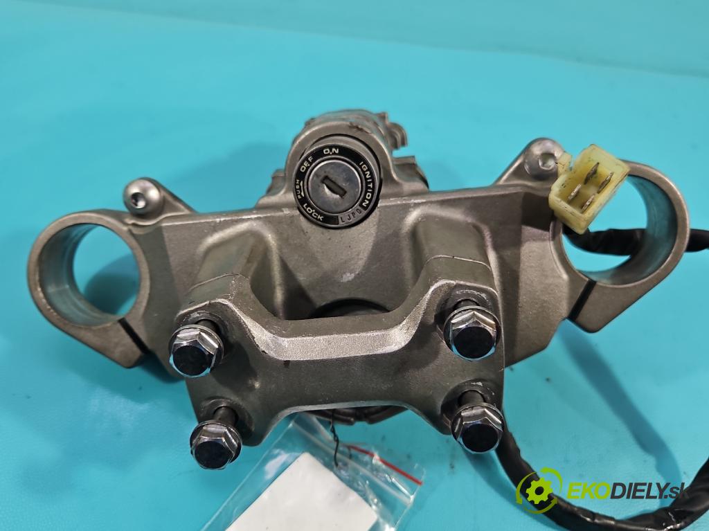 Honda CB600 Hornet 1998-2003 0.6 95 HP manual 70 kW 600 cm3 2- Spínačka  (Spínacie skrinky a kľúče)