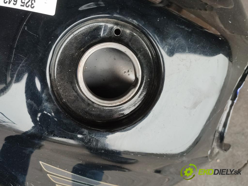 Honda CB600 Hornet 1998-2003 0.6 95 hp manual 70 kW 600 cm3 2- Nádrž: paliva  (Nádrže)