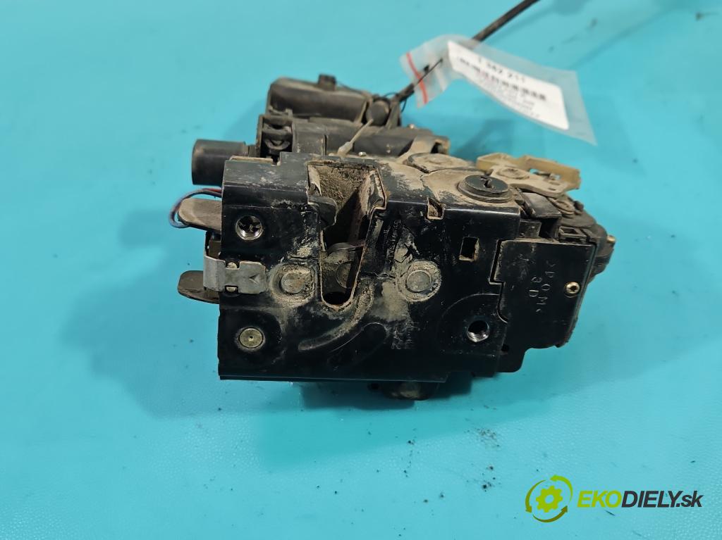 Vw Passat B5 1995-2005 1.9 tdi 110 hp manual 81 kW 1896 cm3 5- zámek zadní pravý