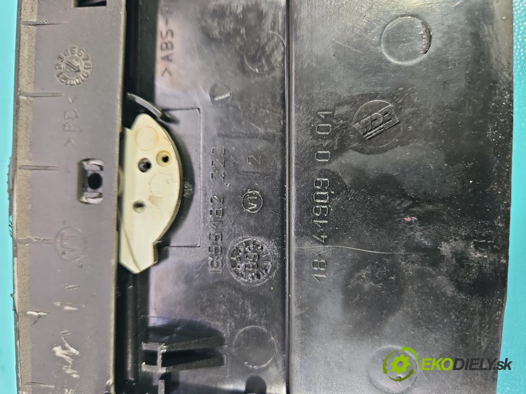 Vw Passat B5 1995-2005 1.8 20V 125 HP manual 92 kW 1781 cm3 5- Mřížka: kúrenia stredová  (Mriežky kúrenia (fukáre))