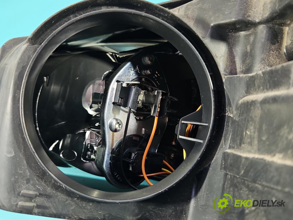 Peugeot 308 I 2007-2013 1.6 hdi 92 HP manual 68 kW 1560 cm3 5- Reflektor: pravý  (Pravé)