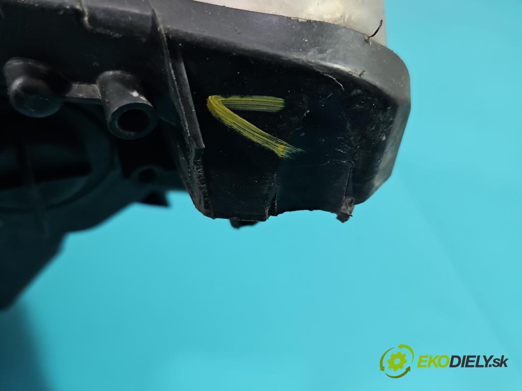 Peugeot 308 I 2007-2013 1.6 hdi 92 HP manual 68 kW 1560 cm3 5- Reflektor: pravý  (Pravé)