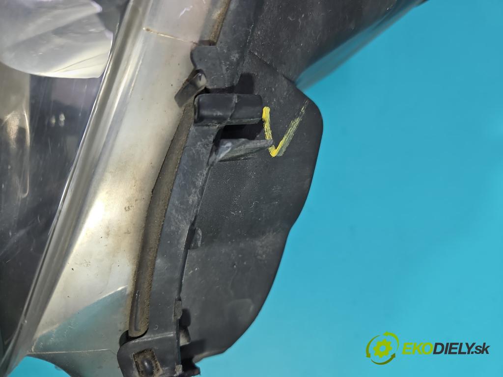 Peugeot 308 I 2007-2013 1.6 hdi 92 HP manual 68 kW 1560 cm3 5- Reflektor: pravý  (Pravé)