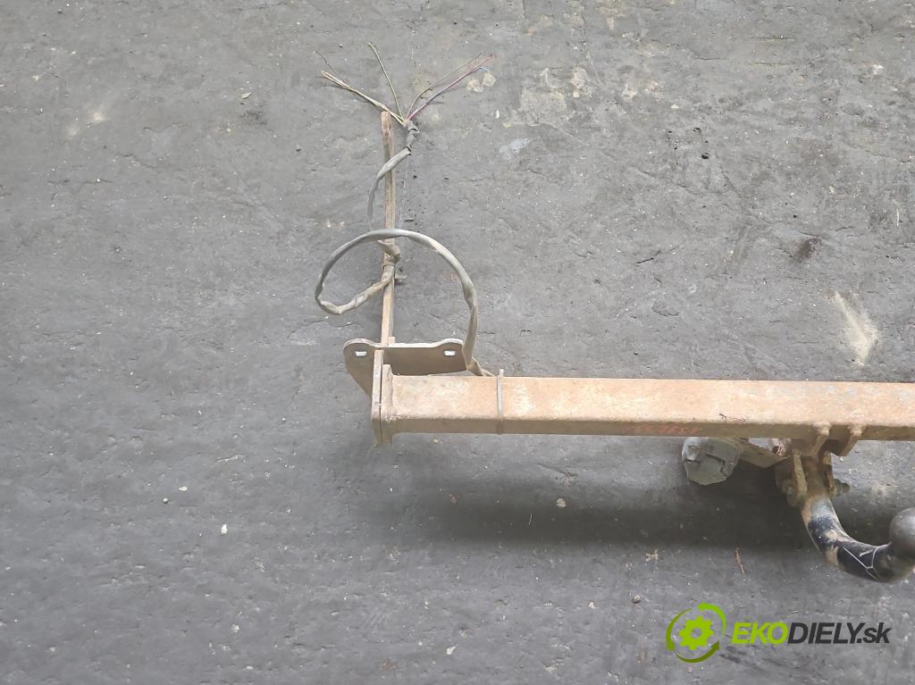 Peugeot 308 I 2007-2013 1.6 hdi 92 HP manual 68 kW 1560 cm3 5- Hák: vlečení:  (Ťažné zariadenia)