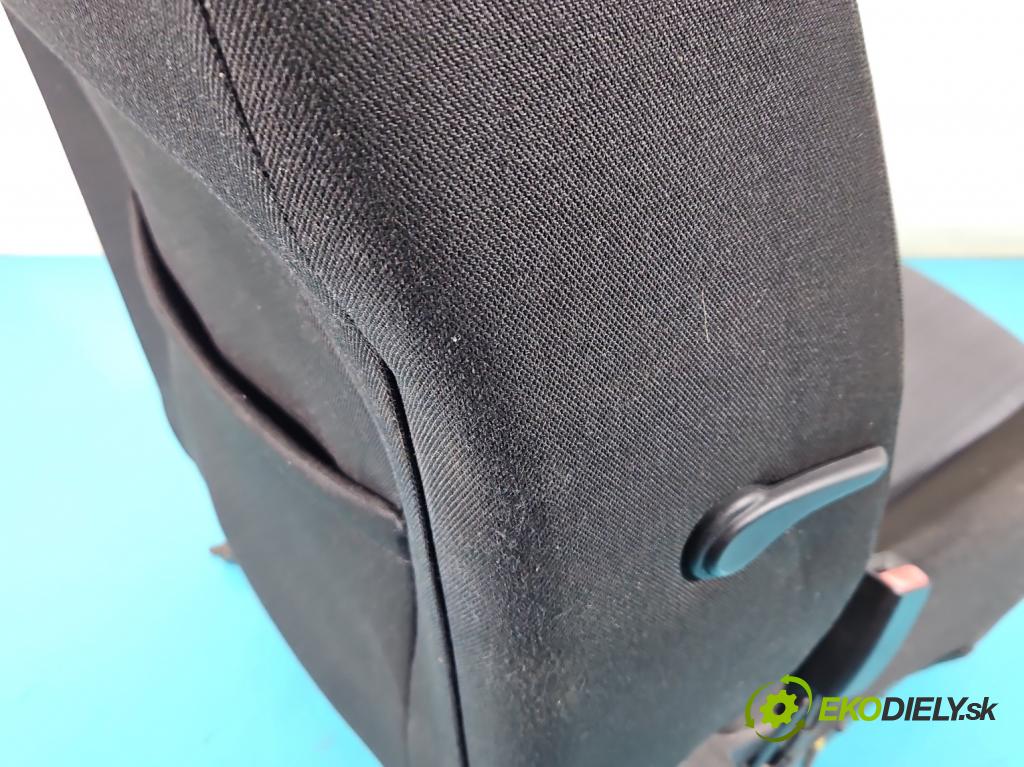 Kia Ceed I 2006-2012 1.6 crdi 116 HP manual 85 kW 1582 cm3 5- Sedačka ľavý  (Sedačky, sedadlá)