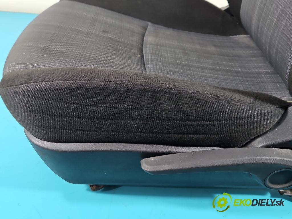 Kia Ceed I 2006-2012 1.6 crdi 116 HP manual 85 kW 1582 cm3 5- Sedačka ľavý  (Sedačky, sedadlá)