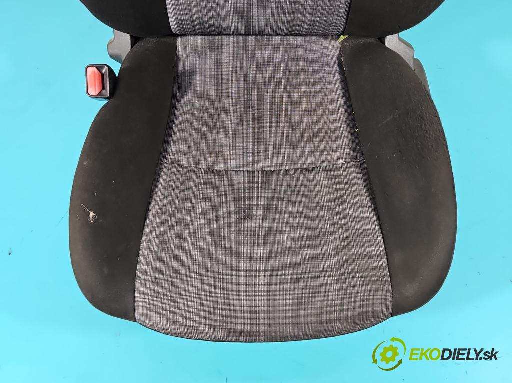 Kia Ceed I 2006-2012 1.6 crdi 116 HP manual 85 kW 1582 cm3 5- Sedačka ľavý  (Sedačky, sedadlá)