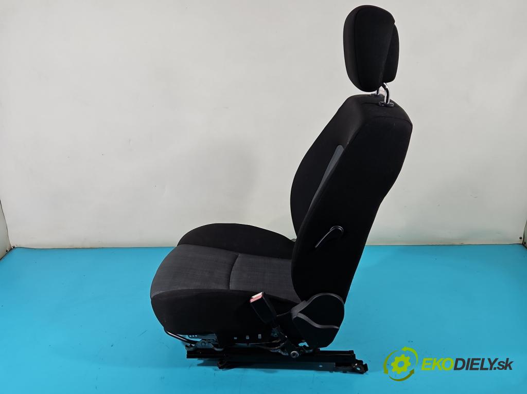 Kia Ceed I 2006-2012 1.6 crdi 116 HP manual 85 kW 1582 cm3 5- Sedačka pravý  (Sedačky, sedadlá)