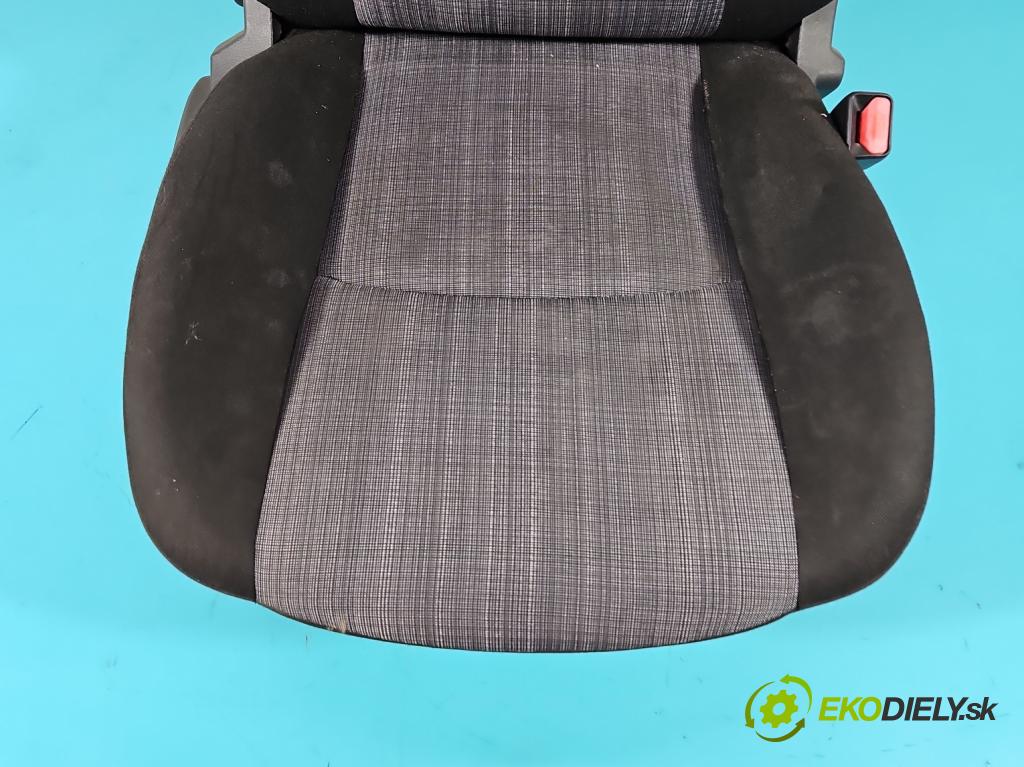 Kia Ceed I 2006-2012 1.6 crdi 116 HP manual 85 kW 1582 cm3 5- Sedačka pravý  (Sedačky, sedadlá)