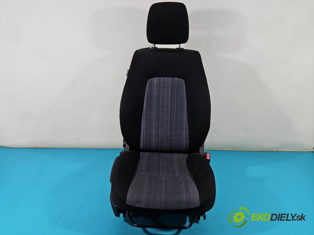 Kia Ceed I 2006-2012 1.6 crdi 116 HP manual 85 kW 1582 cm3 5- Sedačka pravý  (Sedačky, sedadlá)