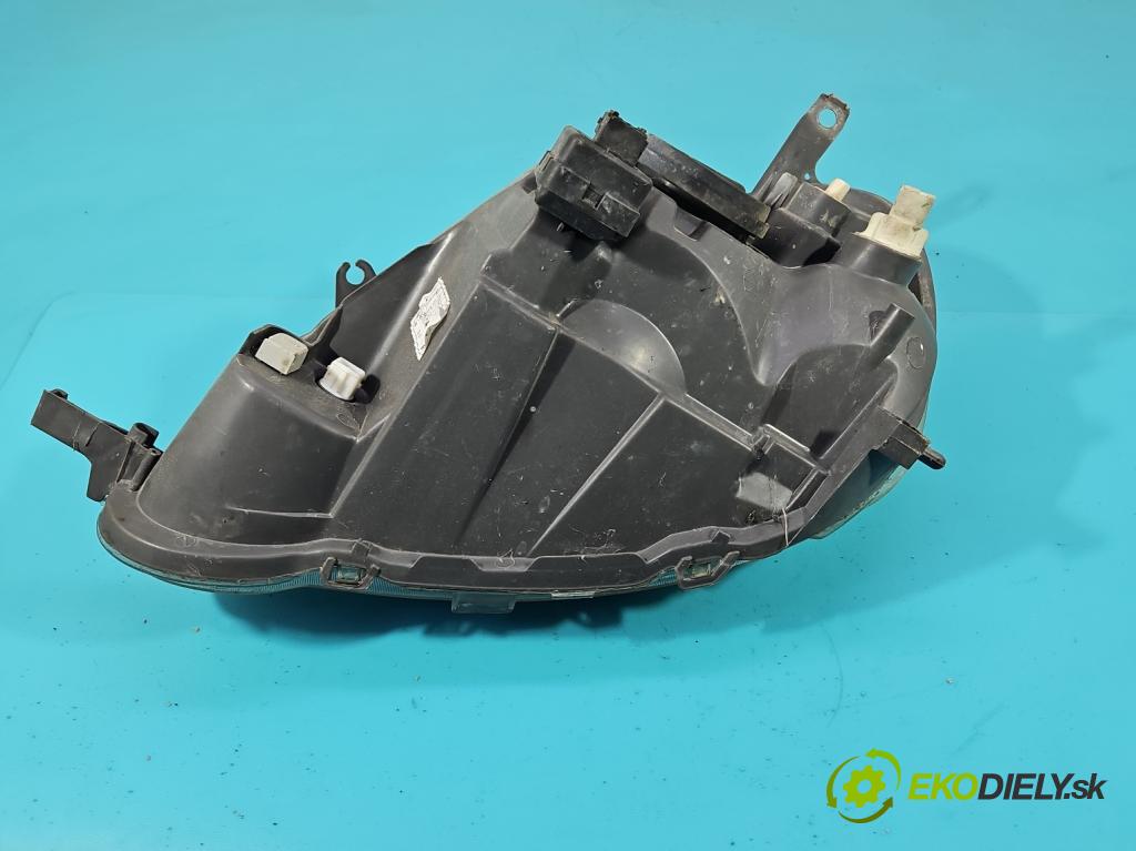 Toyota Yaris I 1999-2005 1.4 D4D 75 HP manual 55 kW 1364 cm3 5- Reflektor: pravý  (Pravé)