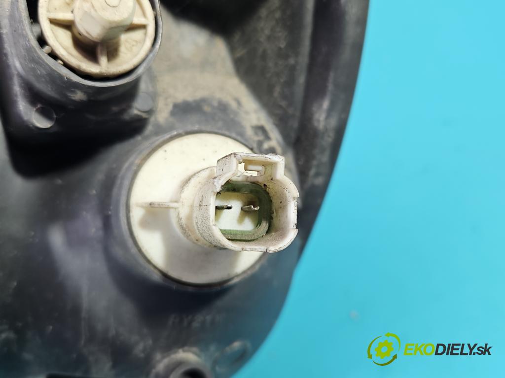 Toyota Yaris I 1999-2005 1.4 D4D 75 HP manual 55 kW 1364 cm3 5- Reflektor: pravý  (Pravé)