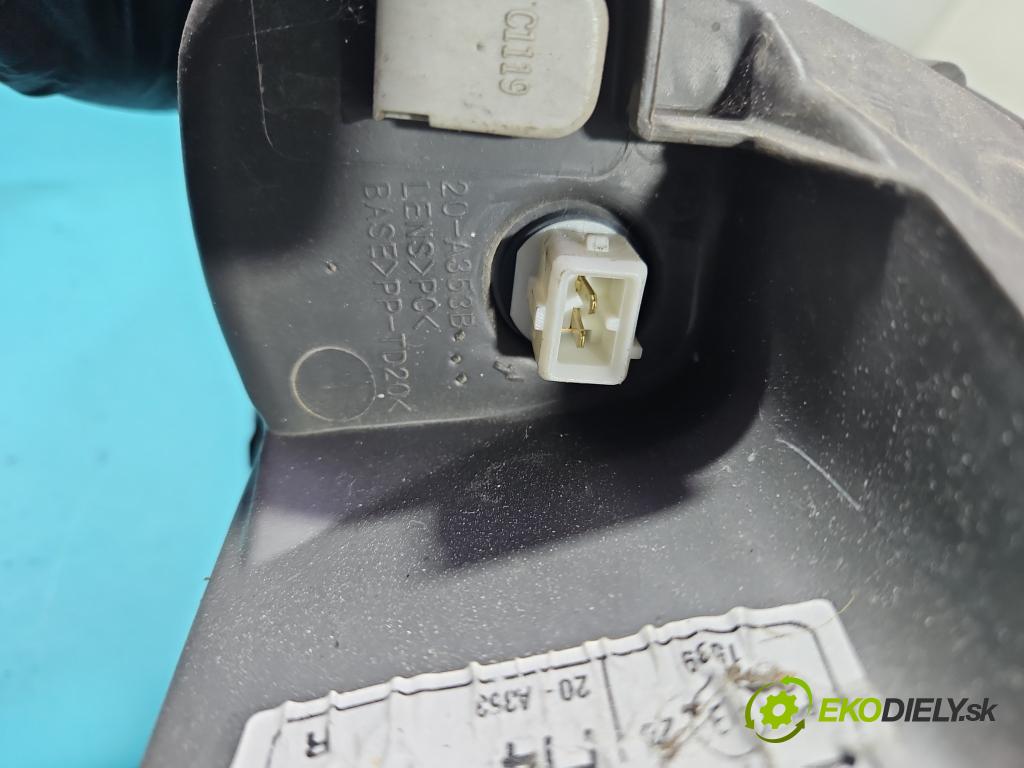 Toyota Yaris I 1999-2005 1.4 D4D 75 HP manual 55 kW 1364 cm3 5- Reflektor: pravý  (Pravé)