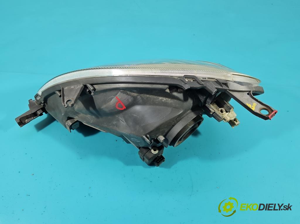 Toyota Yaris I 1999-2005 1.4 D4D 75 HP manual 55 kW 1364 cm3 5- Reflektor: pravý  (Pravé)