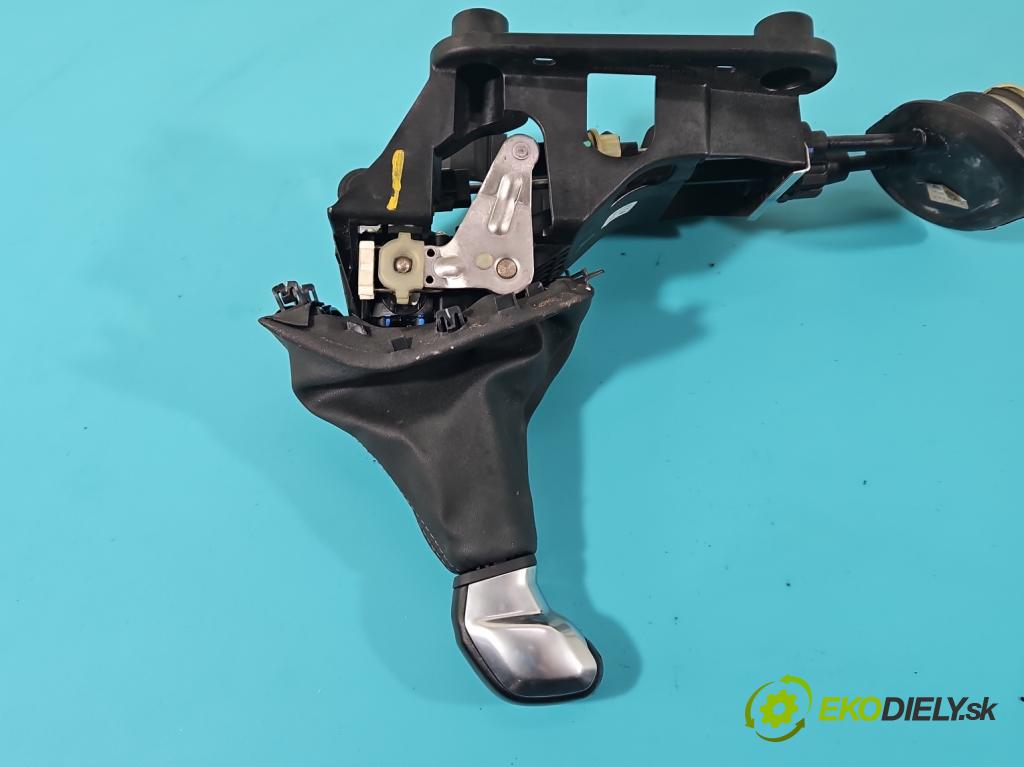 Peugeot 2008 I 2013-2019 1.2 VTi: 110 HP manual 81 kW 1199 cm3 5- Páka: Změny: stupeň,rýchlosť 9808161780 (Rýchlostné páky / kulisy)