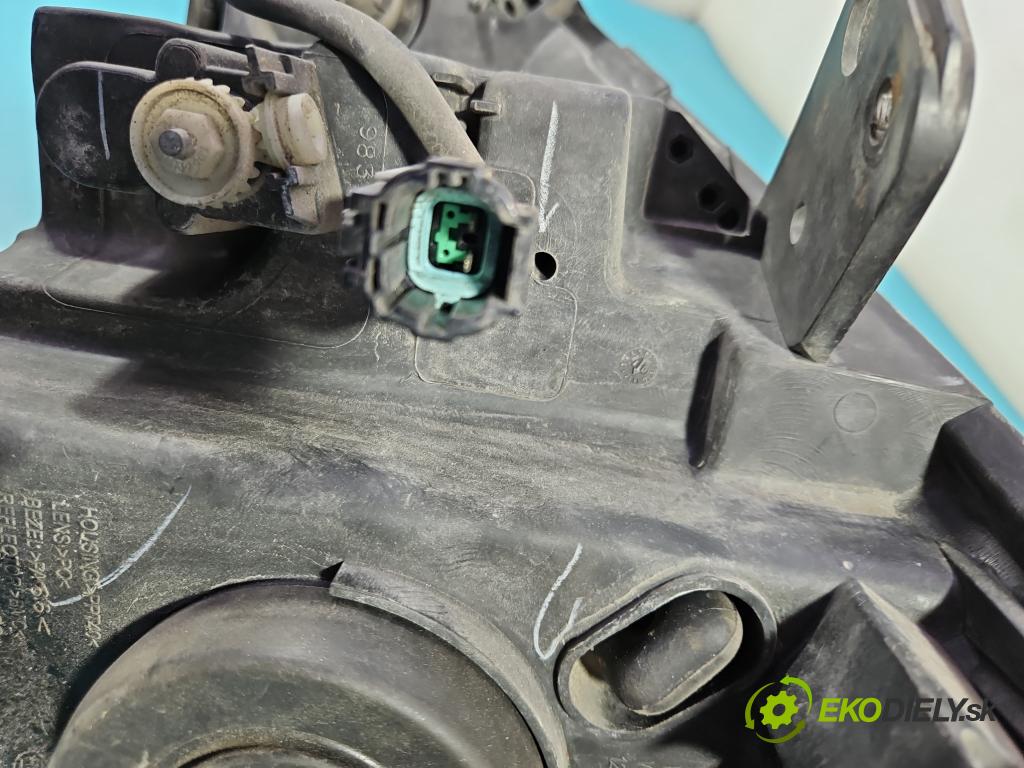 Nissan Tiida 1.8 16V 125 HP automatic 92 kW 1769 cm3 5- Reflektor: pravý 26010-EM30A (Pravé)