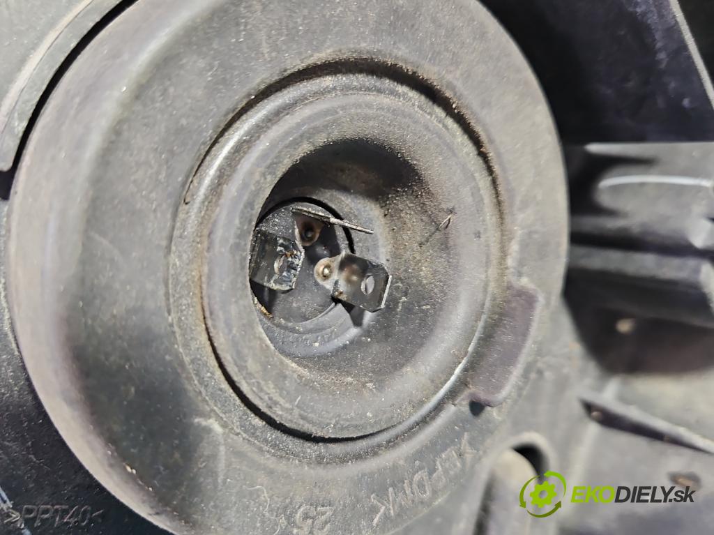 Nissan Tiida 1.8 16V 125 HP automatic 92 kW 1769 cm3 5- Reflektor: pravý 26010-EM30A (Pravé)