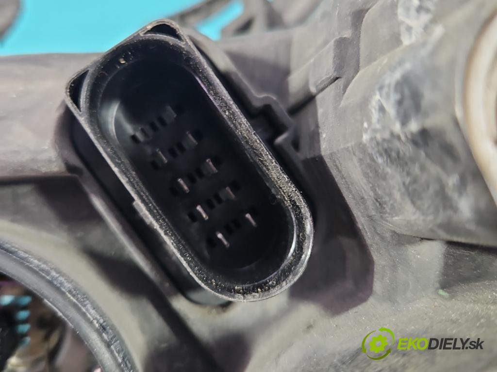 Vw Polo IV 9N 2001-2009 1.2 12V 64 HP manual 47 kW 1198 cm3 5- Reflektor: pravý  (Pravé)