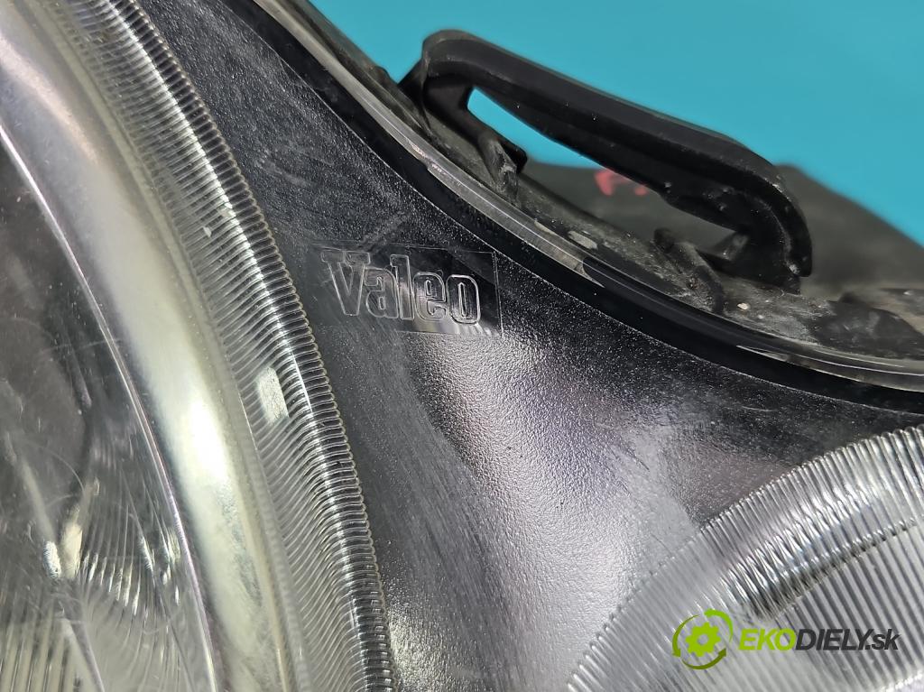 Vw Polo IV 9N 2001-2009 1.2 12V 64 HP manual 47 kW 1198 cm3 5- Reflektor: pravý  (Pravé)