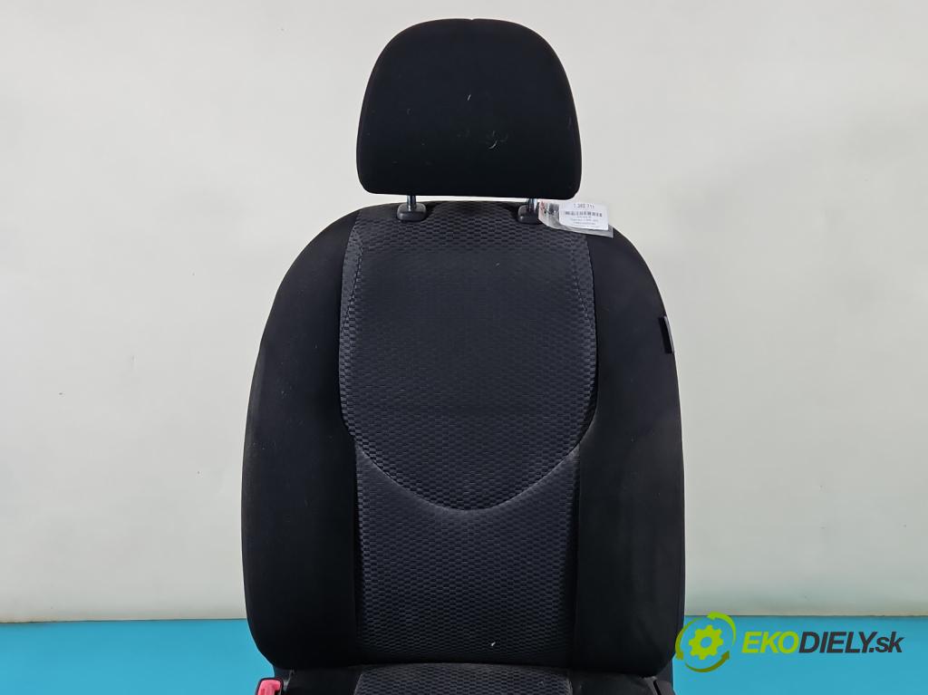 Toyota Rav4 III 2005-2012 2.0 VVti: 152KM automatic 112 kW 1998 cm3 5- Sedačka ľavý  (Sedačky, sedadlá)
