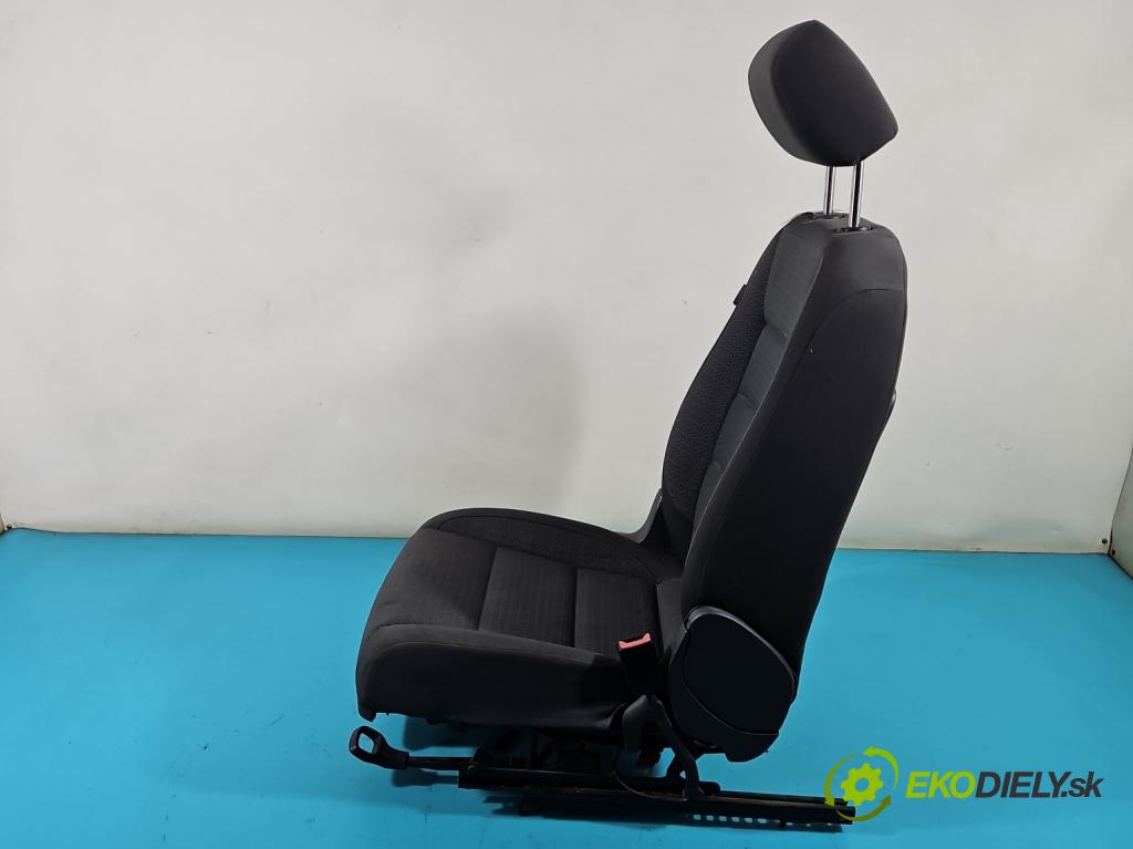 Vw Touran I 2003-2015 1.9 tdi 105 HP manual 77 kW 1896 cm3 5- Sedačka pravý  (Sedačky, sedadlá)