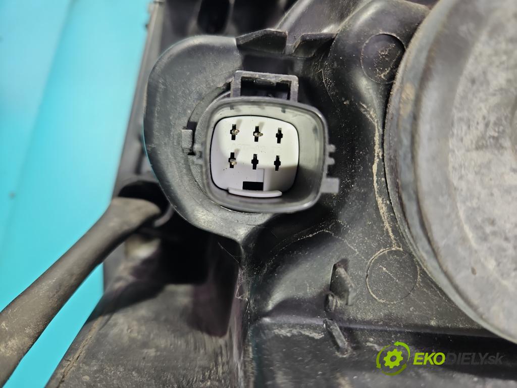 Volvo XC90 I 2002-2014 2.9 T6 272 HP automatic 200 kW 2922 cm3 5- Reflektor: pravý  (Pravé)