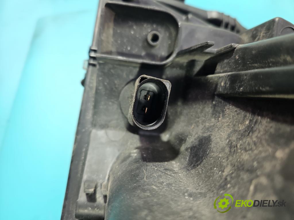 Volvo XC90 I 2002-2014 2.9 T6 272 HP automatic 200 kW 2922 cm3 5- Reflektor: pravý  (Pravé)