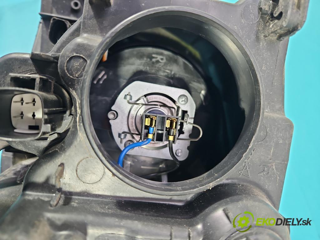 Volvo XC90 I 2002-2014 2.9 T6 272 HP automatic 200 kW 2922 cm3 5- Reflektor: pravý  (Pravé)