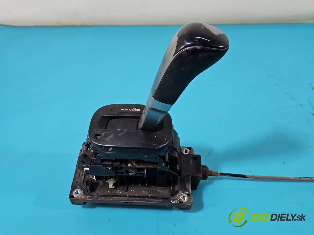 Nissan Tiida 1.8 16V 125 HP automatic 92 kW 1769 cm3 5- Páka: Změny: stupeň,rýchlosť  (Rýchlostné páky / kulisy)