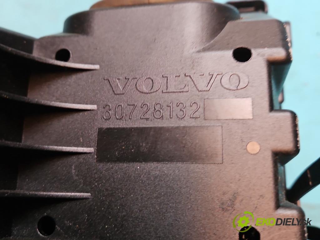 Volvo XC90 I 2002-2014 2.9 T6 272 hp automatic 200 kW 2922 cm3 5- skříňka pojistková 30728132 (Pojistkové skříňky)