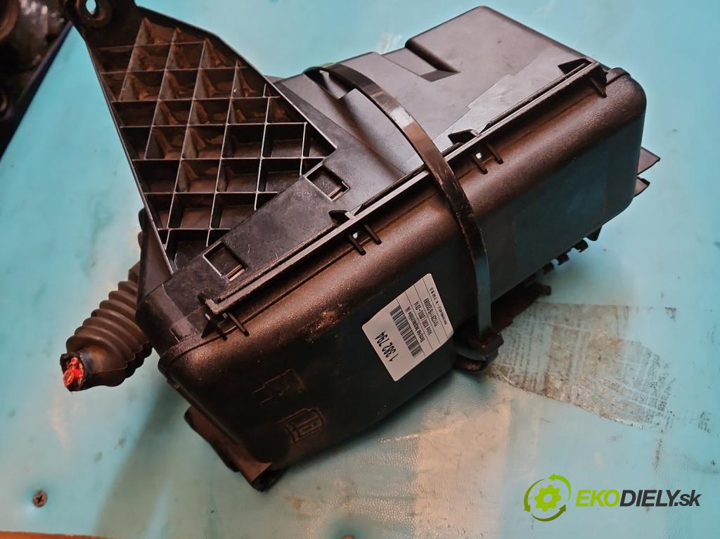 Volvo XC90 I 2002-2014 2.9 T6 272 hp automatic 200 kW 2922 cm3 5- skříňka pojistková 30728132 (Pojistkové skříňky)