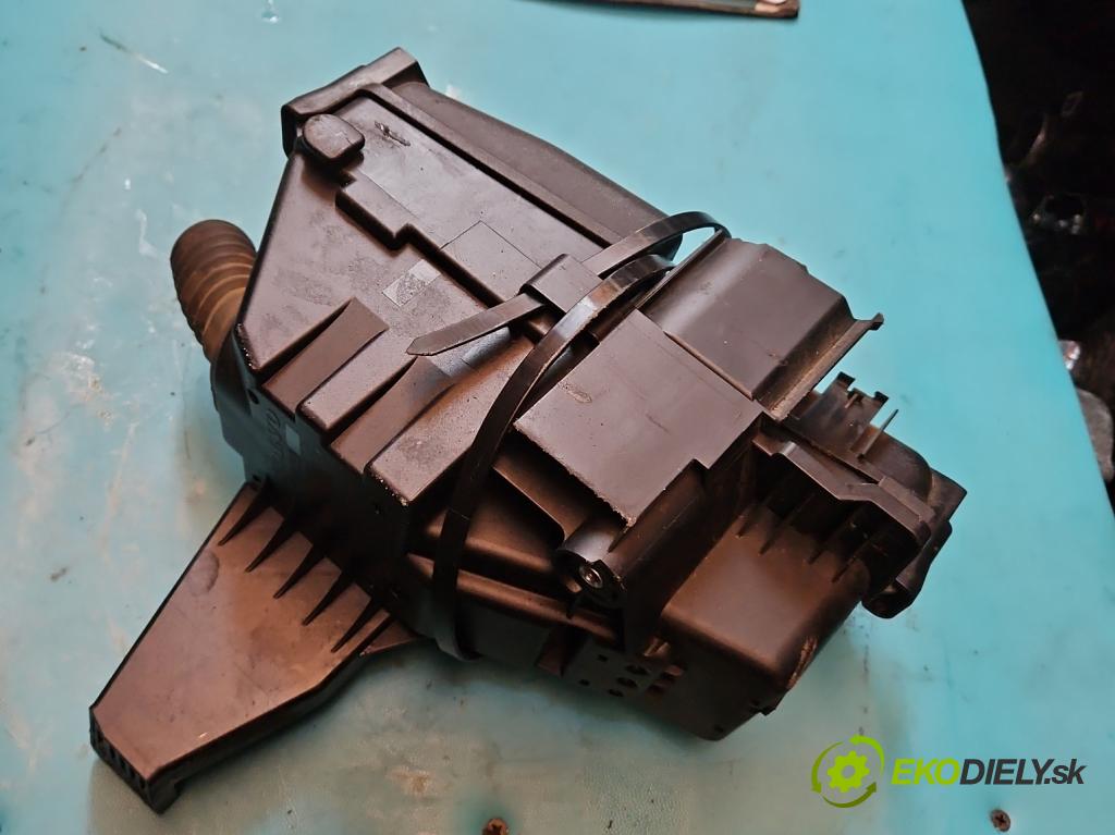 Volvo XC90 I 2002-2014 2.9 T6 272 hp automatic 200 kW 2922 cm3 5- skříňka pojistková 30728132 (Pojistkové skříňky)