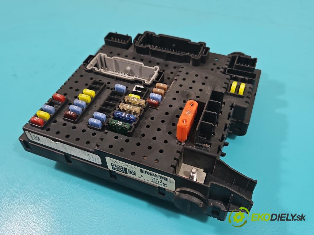 Volvo XC90 I 2002-2014 2.9 T6 272 hp automatic 200 kW 2922 cm3 5- skříňka pojistková 8676391 (Pojistkové skříňky)