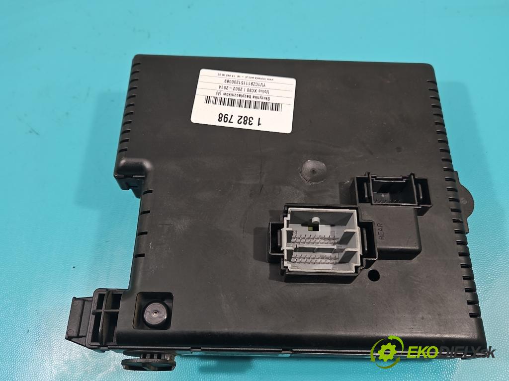 Volvo XC90 I 2002-2014 2.9 T6 272 hp automatic 200 kW 2922 cm3 5- skříňka pojistková 8676391 (Pojistkové skříňky)