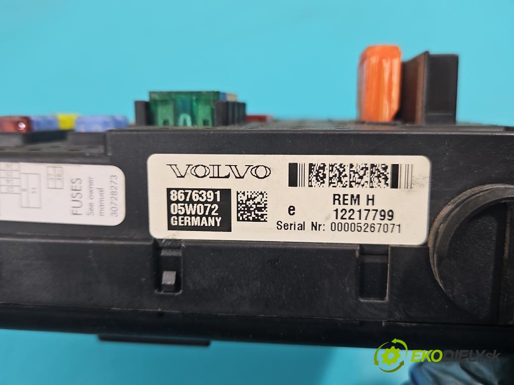 Volvo XC90 I 2002-2014 2.9 T6 272 hp automatic 200 kW 2922 cm3 5- skříňka pojistková 8676391 (Pojistkové skříňky)