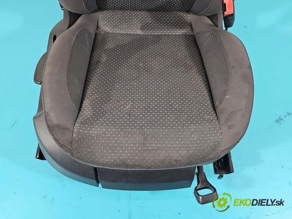 Seat Altea 1.9 tdi (BXE) 105 HP manual 77 kW 1896 cm3 5- Sedačka pravý  (Sedačky, sedadlá)