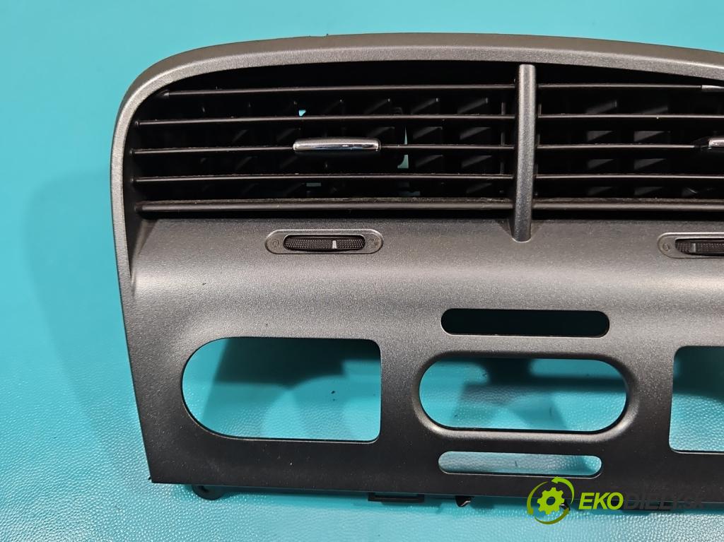 Seat Altea 1.9 tdi (BXE) 105 HP manual 77 kW 1896 cm3 5- Mřížka: kúrenia stredová 5P1819110J (Mriežky kúrenia (fukáre))