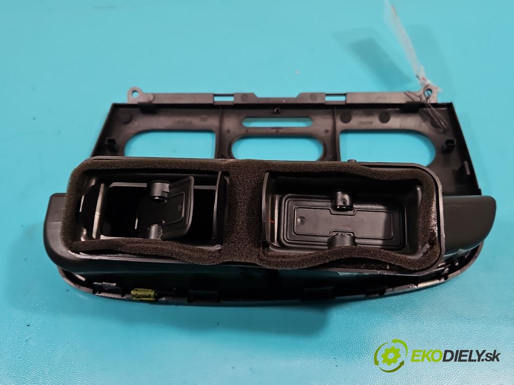 Seat Altea 1.9 tdi (BXE) 105 HP manual 77 kW 1896 cm3 5- Mřížka: kúrenia stredová 5P1819110J (Mriežky kúrenia (fukáre))